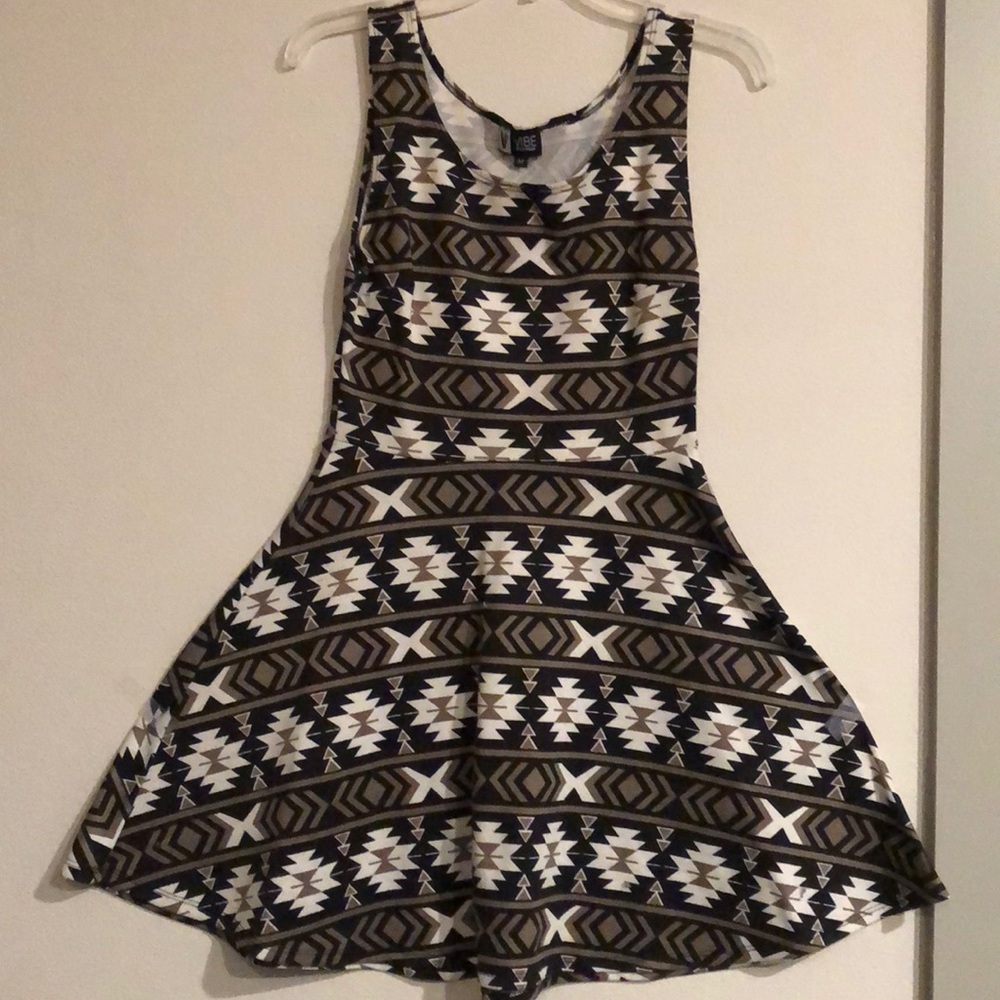 Sleeveless Tribal print skater dress